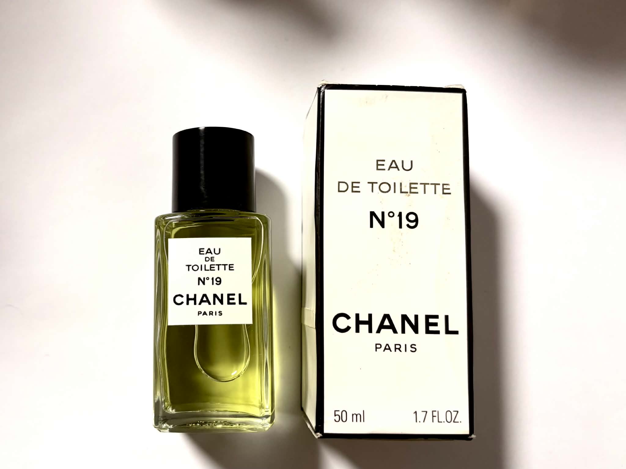 CHANEL No 19 Scent Diary